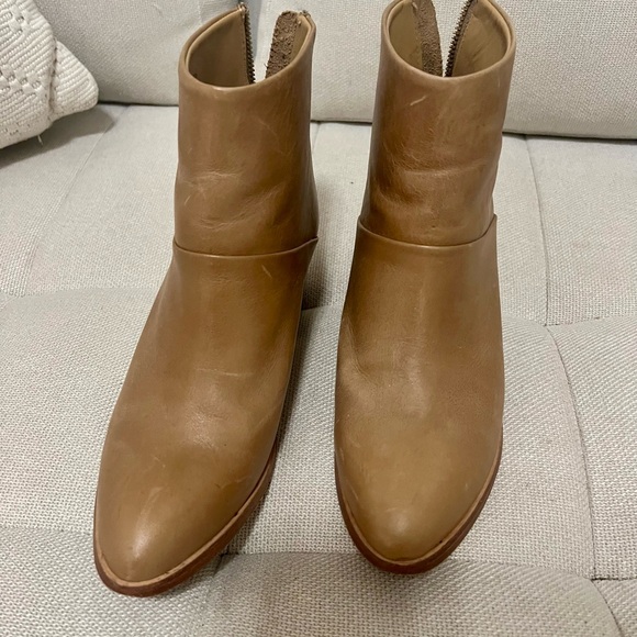 Nisolo Dari Boot - Almond Leather - Picture 5 of 9